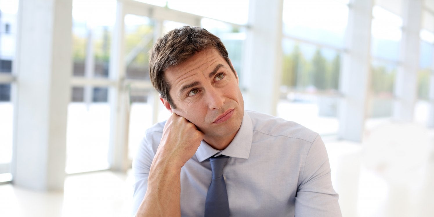 man-looking-puzzled-at-laptop