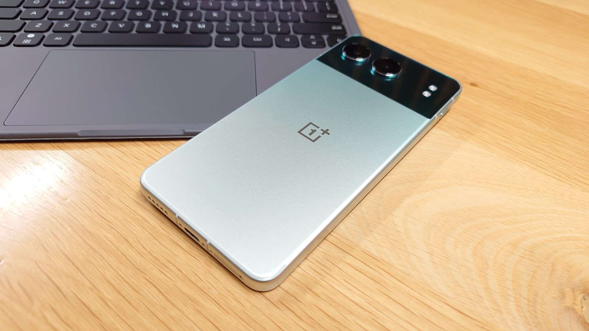Nord 4 work image w. OnePlus Pad 2