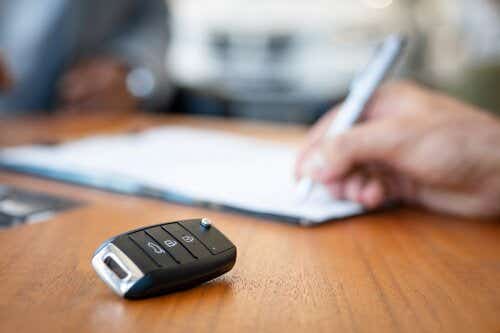 Man signing up to car insurance