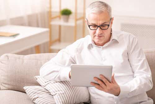 Man using tablet