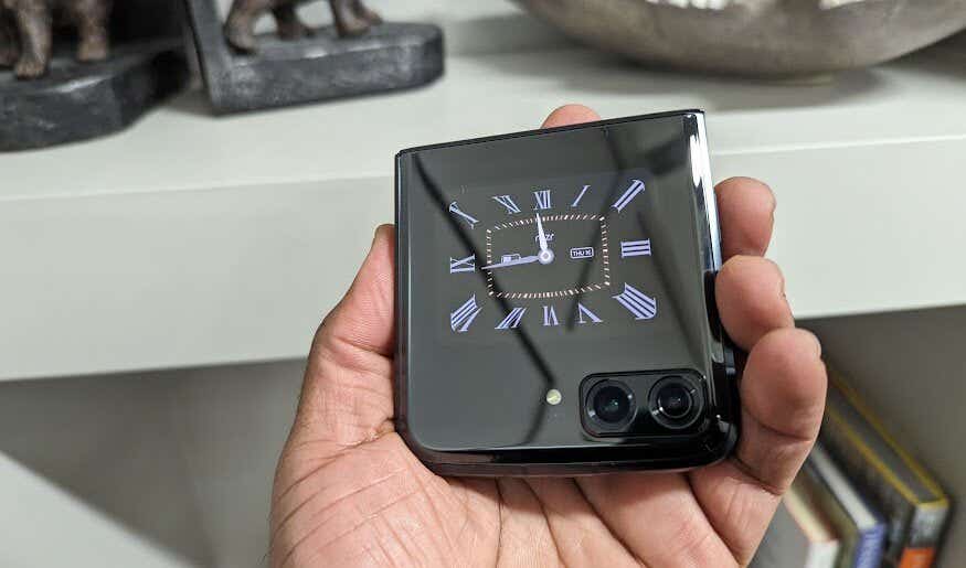 motorola razr 2022 camera