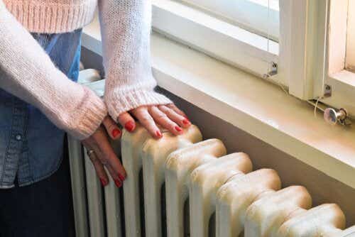 Woman's hands on radiator