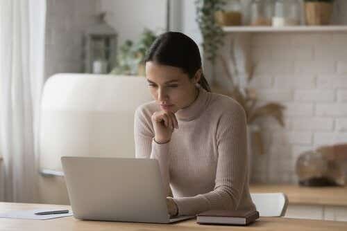 Woman switching energy supplier