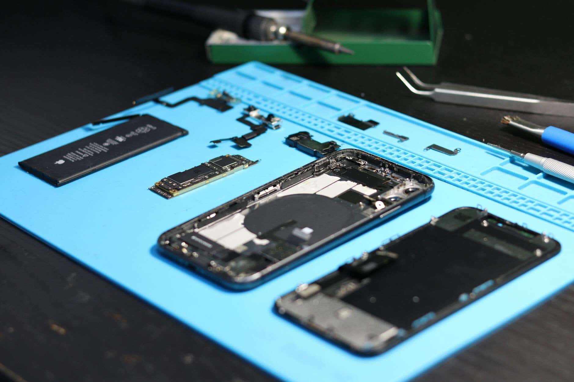 Everything you need to know about refurbished mobile phones - Uswitch