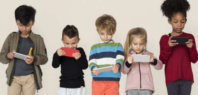 Mobiles - Guides - How to keep your child safe on their smartphone – the definitive guide 