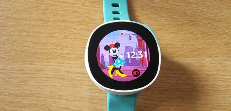 Disney Neo Vodafone smart watch hero size home screen Minnie Mouse