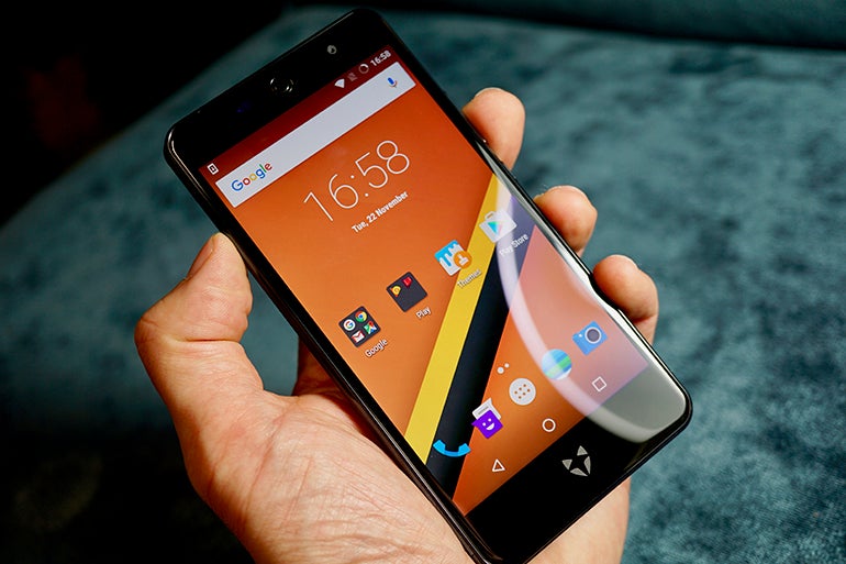 wileyfox in hand front