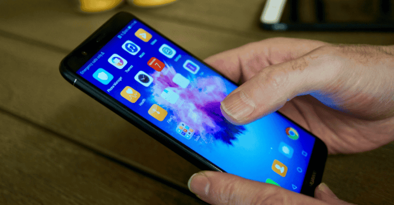 Huawei P smart in hand app tray