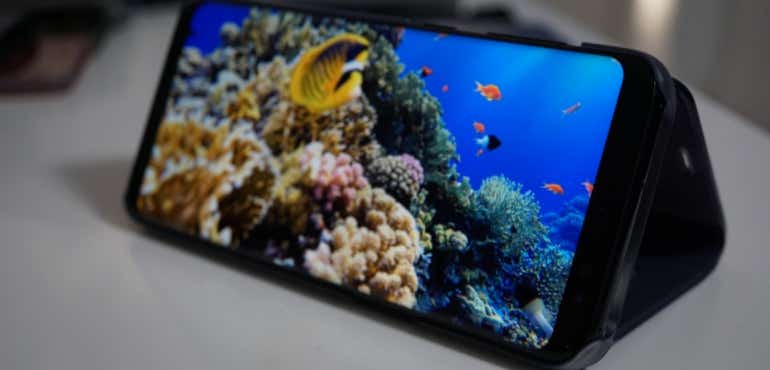 Samsung Galaxy S8 screen close-up hero