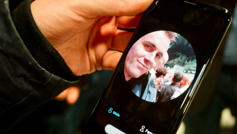 Samsung Galaxy S9 facial scanner animated avatar AR