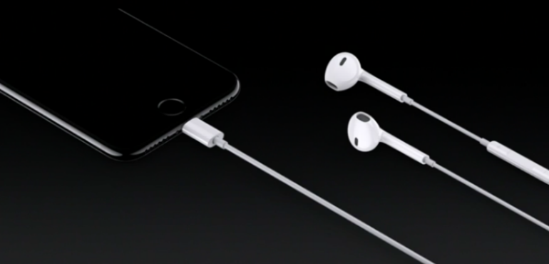 iPhone 7 earpods hero