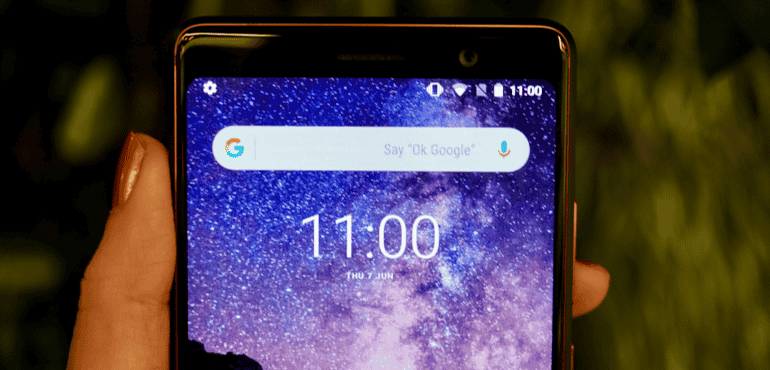 Nokia 7 Plus top screen detail hero size
