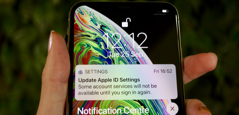 iPhone XS Max notification centre unlock hero size