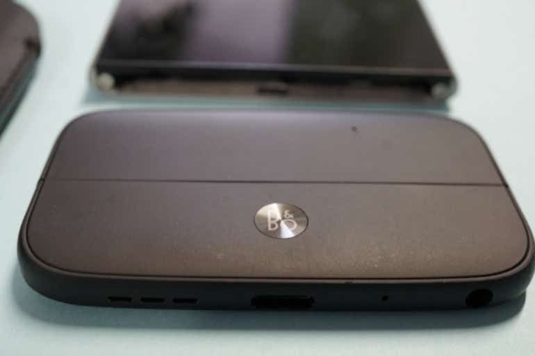 LG G5 B&O play close up