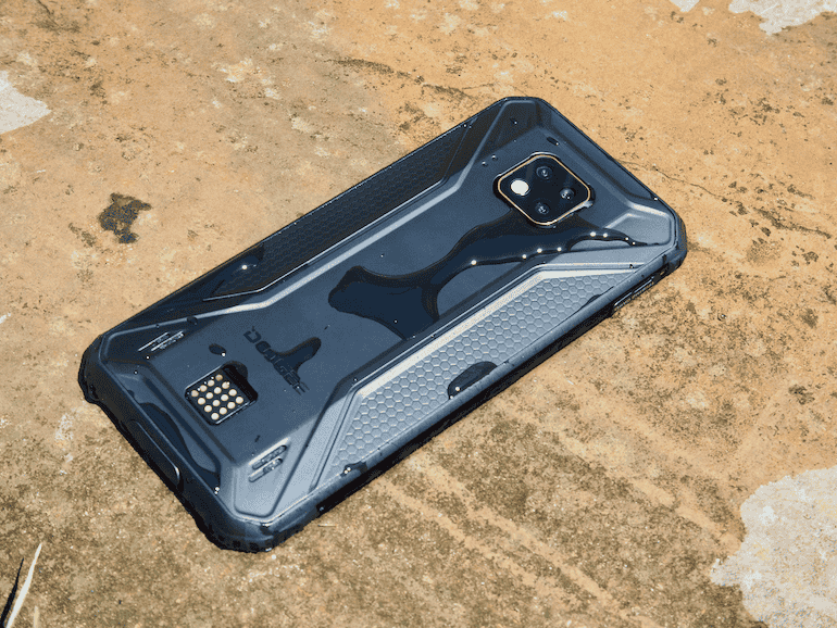 Doogee S95 Pro back wet