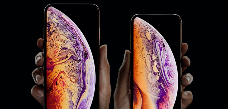 iPhone XS and XS Max homescreen side by side hero