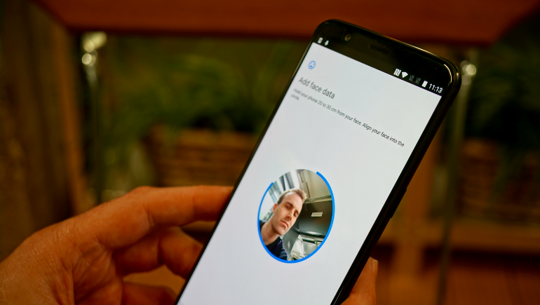 OnePlus 5T facial recognition