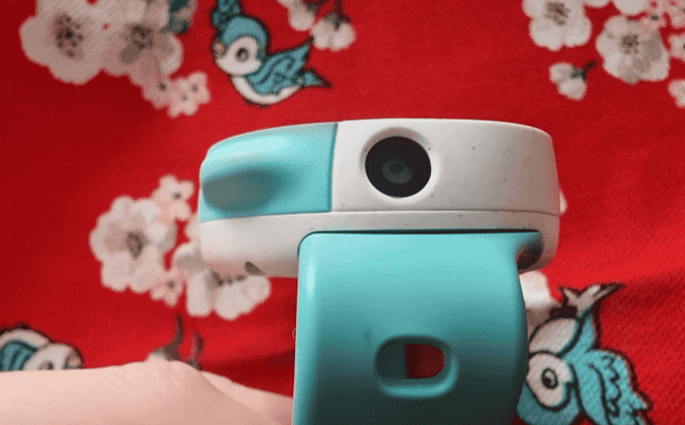 Disney Neo smartwatch camera closeup