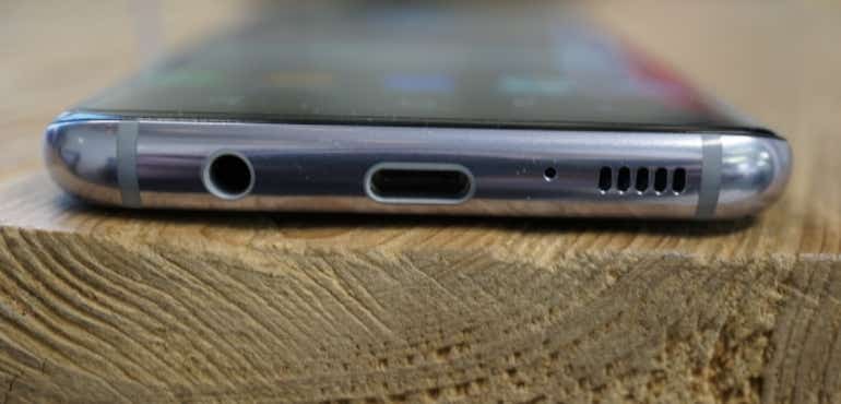 Samsung Galaxy S8 ports headphone jack hero size