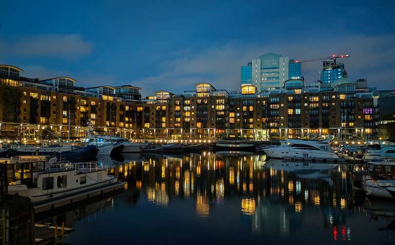 night mode st katherine's docks