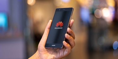 UK government bans Huawei 5G tech