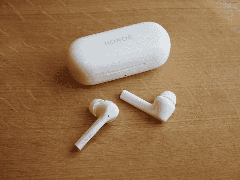 Honor Magic Earbuds out of case