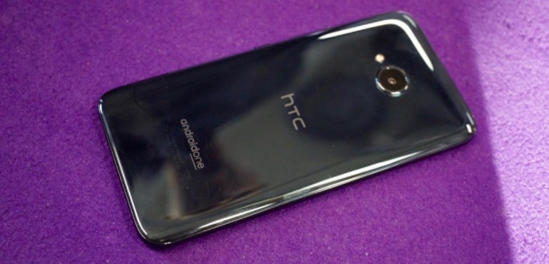 HTC U11 Life back of the phone hero size