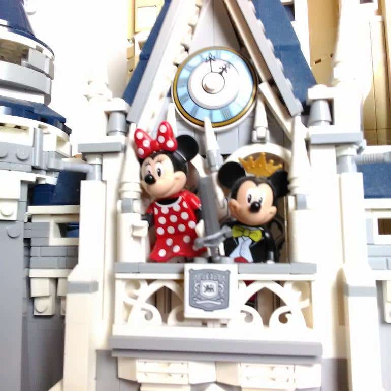 Disney Neo smartwatch camera sample Minnie Lego