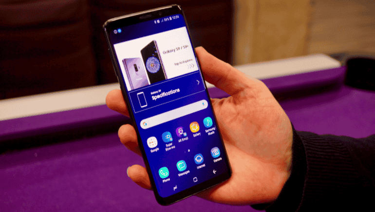 Samsung Galaxy S9 in-hand homescreen retail mode