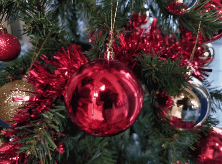 Nokia 8.3 camera sample Christmas tree