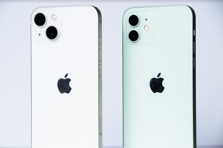 iPhone 12 refurbished vs new handset