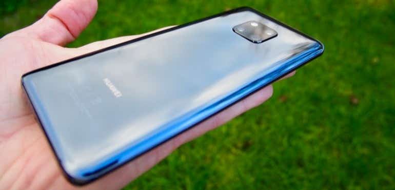 Huawei Mate 20 Pro back in hand