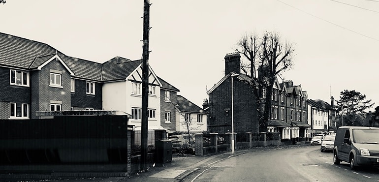 iPhone-X-camera-sample-black-and-white-street-of-houses