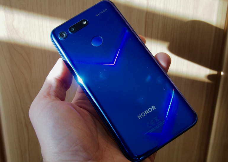 Honor View 20 back in hand v 