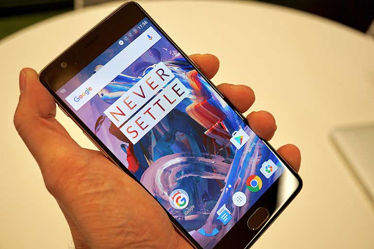 oneplus 3 in hand