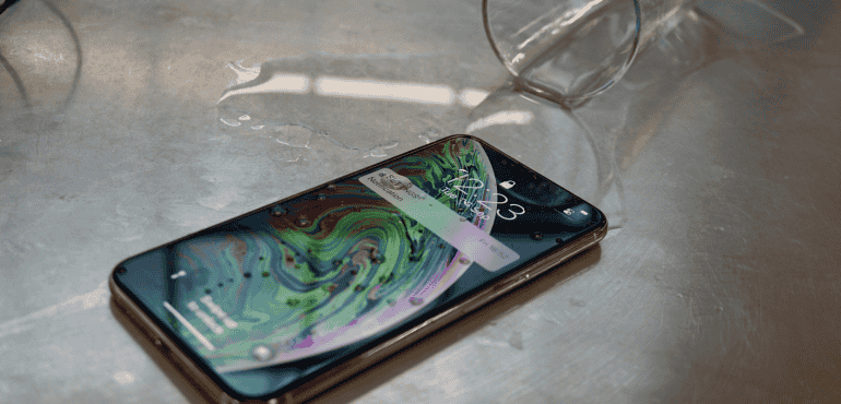 iPhone XS Max waterproof splash ip68 hero size