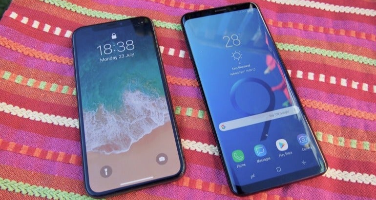 iPhone X and S9 Plus homescreens side by side