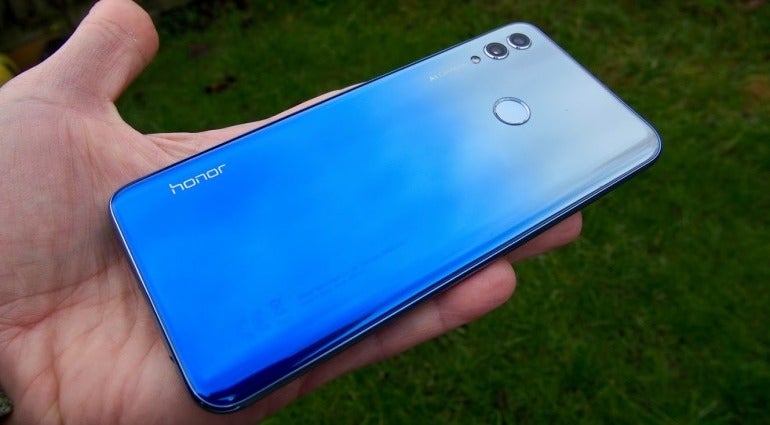 Honor 10 Lite back in hand