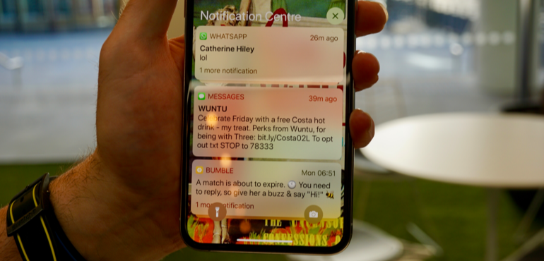iPhone XS Max notification centre hero size