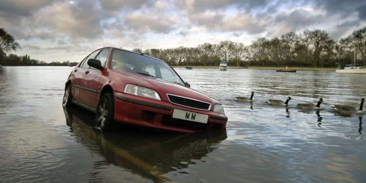 car-stranded-in-flood