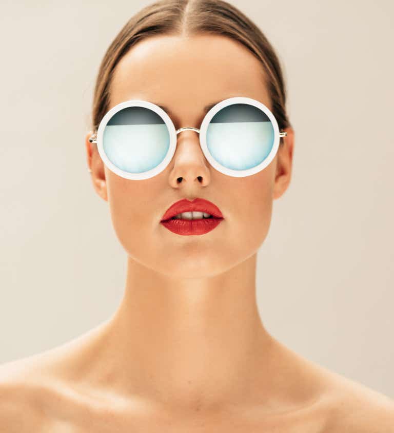 travel insurance uk price Woman wearing sunglasses