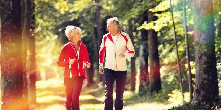 retired-couple-jogging